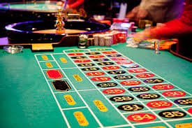 Antarmuka aplikasi lapak89 menampilkan studio live dealer Play'n GO dengan dealer dan meja interaktif